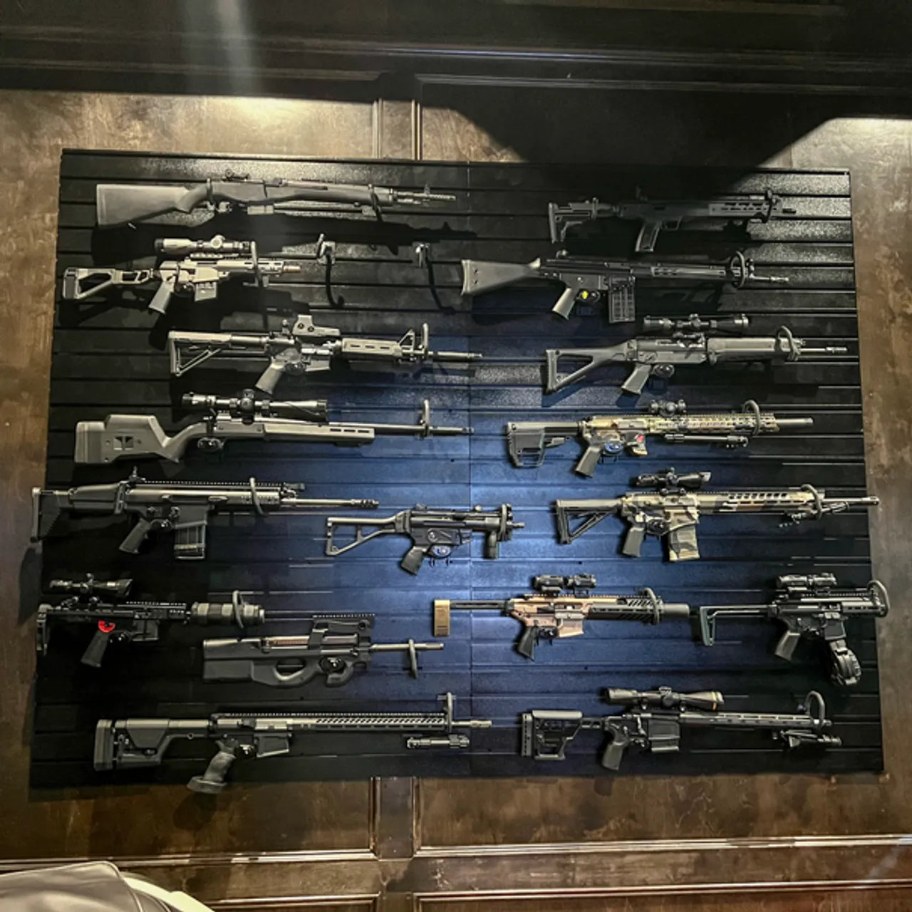 Hold Up Displays Locking Firearm Display HD71