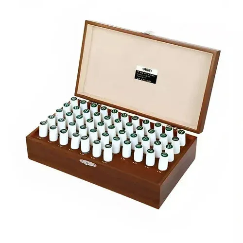 Insize (0.2-0.5MM) 31 Pin Gauge Set 4166-0D, DIN 2267 Grade 1 HRC62-65,  - 1 μm