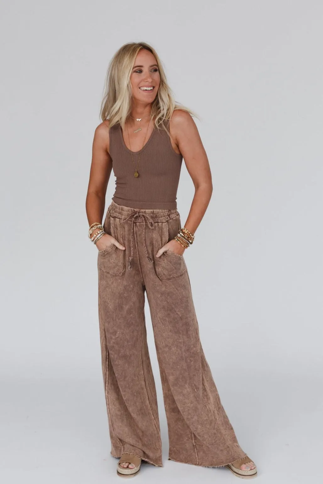 Relaxing Robin Wide Leg Pant - New Mocha