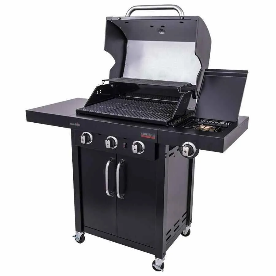 The Char-Broil COMMERCIAL SERIES™ TRU-INFRARED™ 3-BURNER GAS GRILL - Black